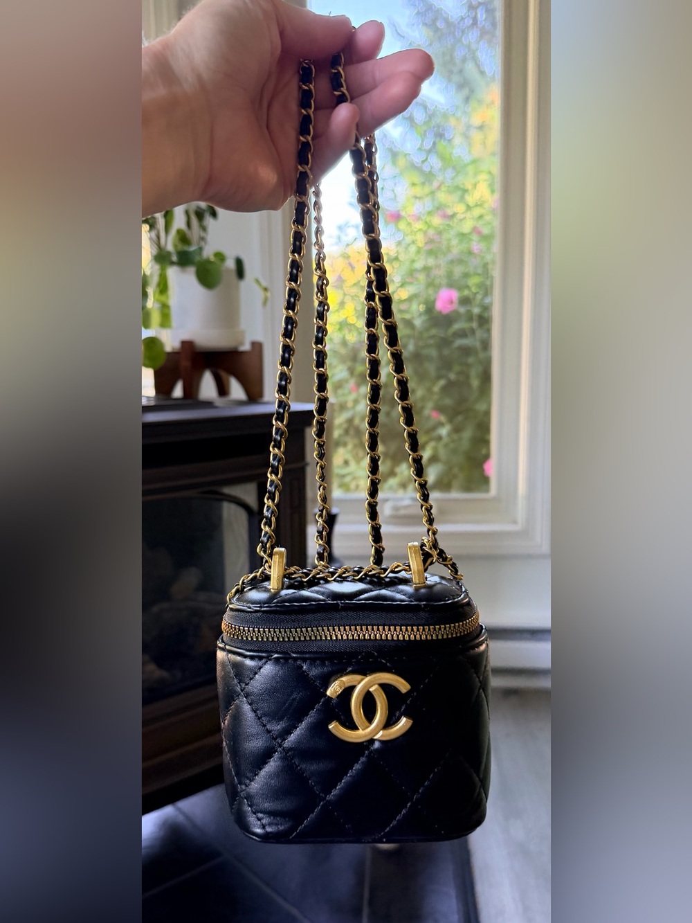 Source Unknown Black Ball Box Bag w Gold Hardware NEW in Branded Dust Bag. - Picture 1 of 10